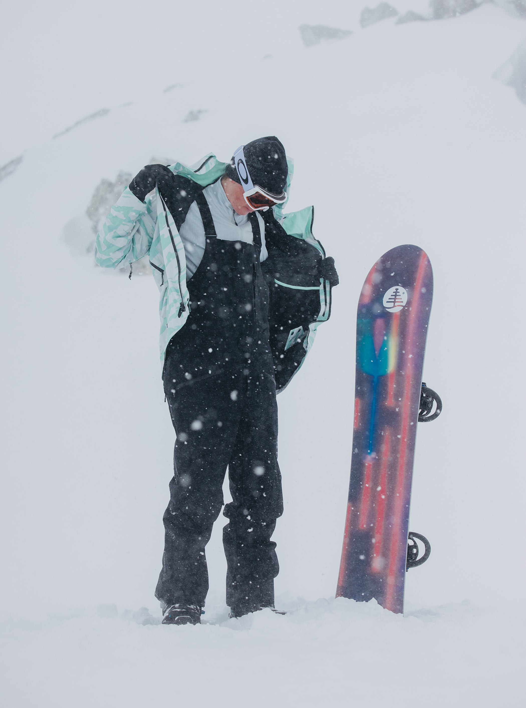 Product image of Men's Burton [ak] Freebird GORE‑TEX 3L Stretch Bib Pants[Variant: True Black]