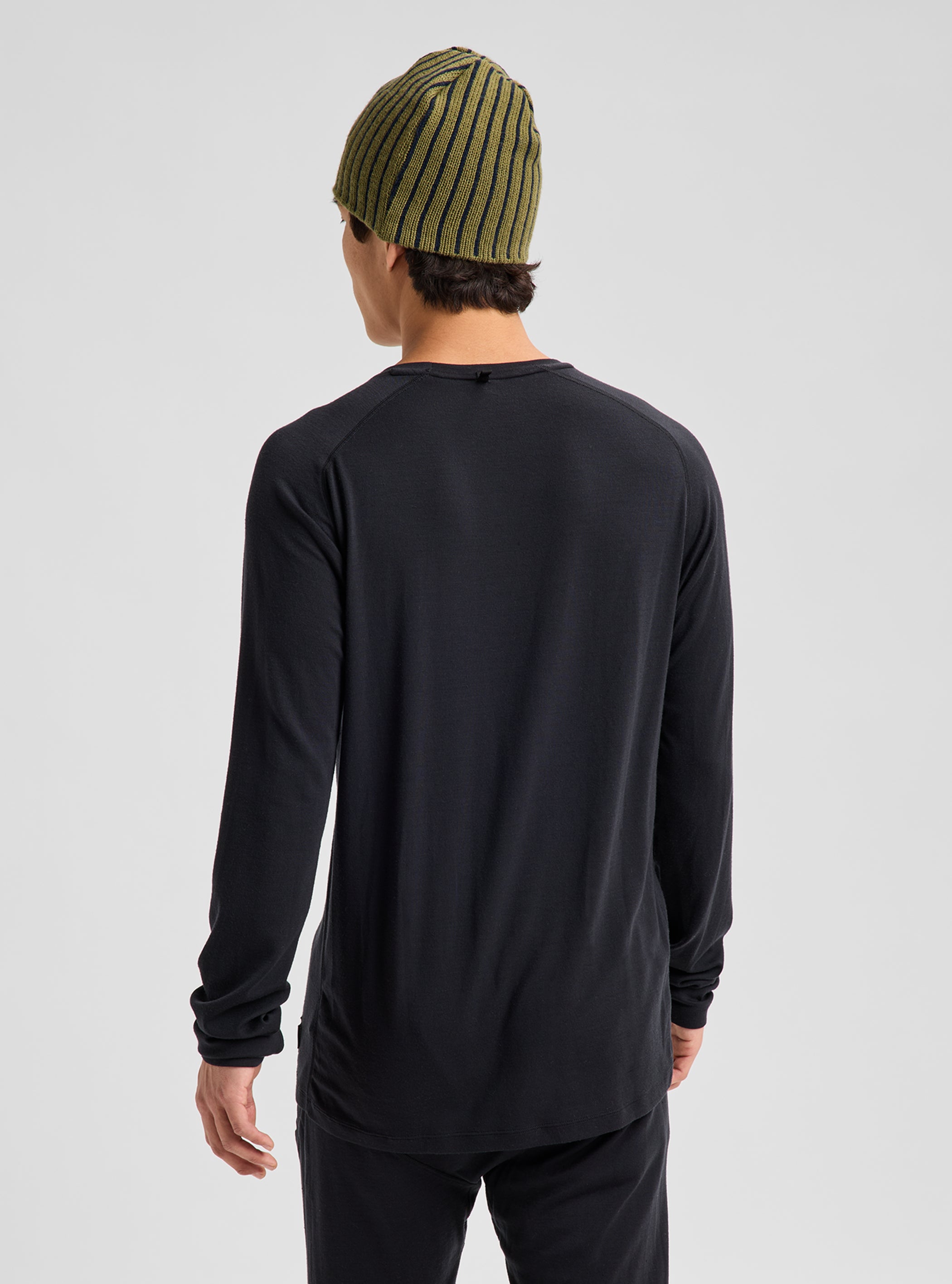 Product image of Men's Burton Merino Blend Midweight Base Layer Crew[Variant:True Black]