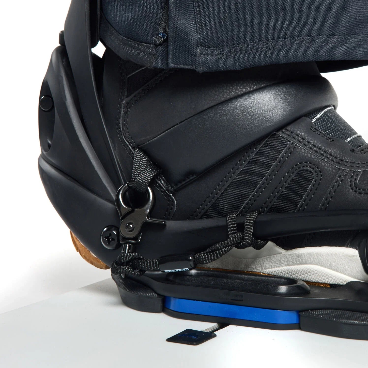 EST binding leash mechanism 