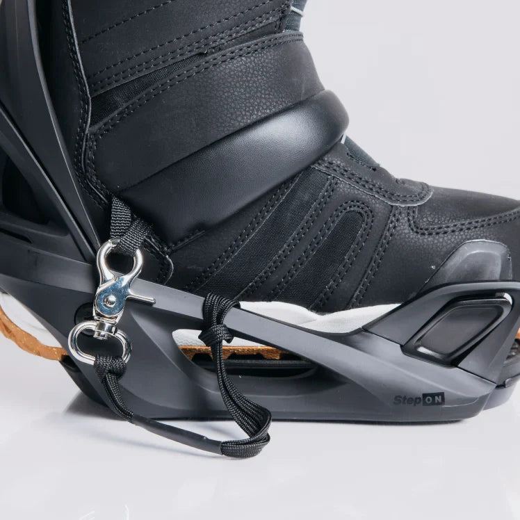Binding leash mechanism